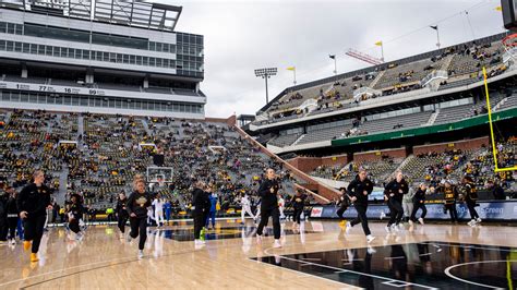 Iowa-DePaul women’s outdoor basketball game at Kinnick could draw over 50,000 fans, world record